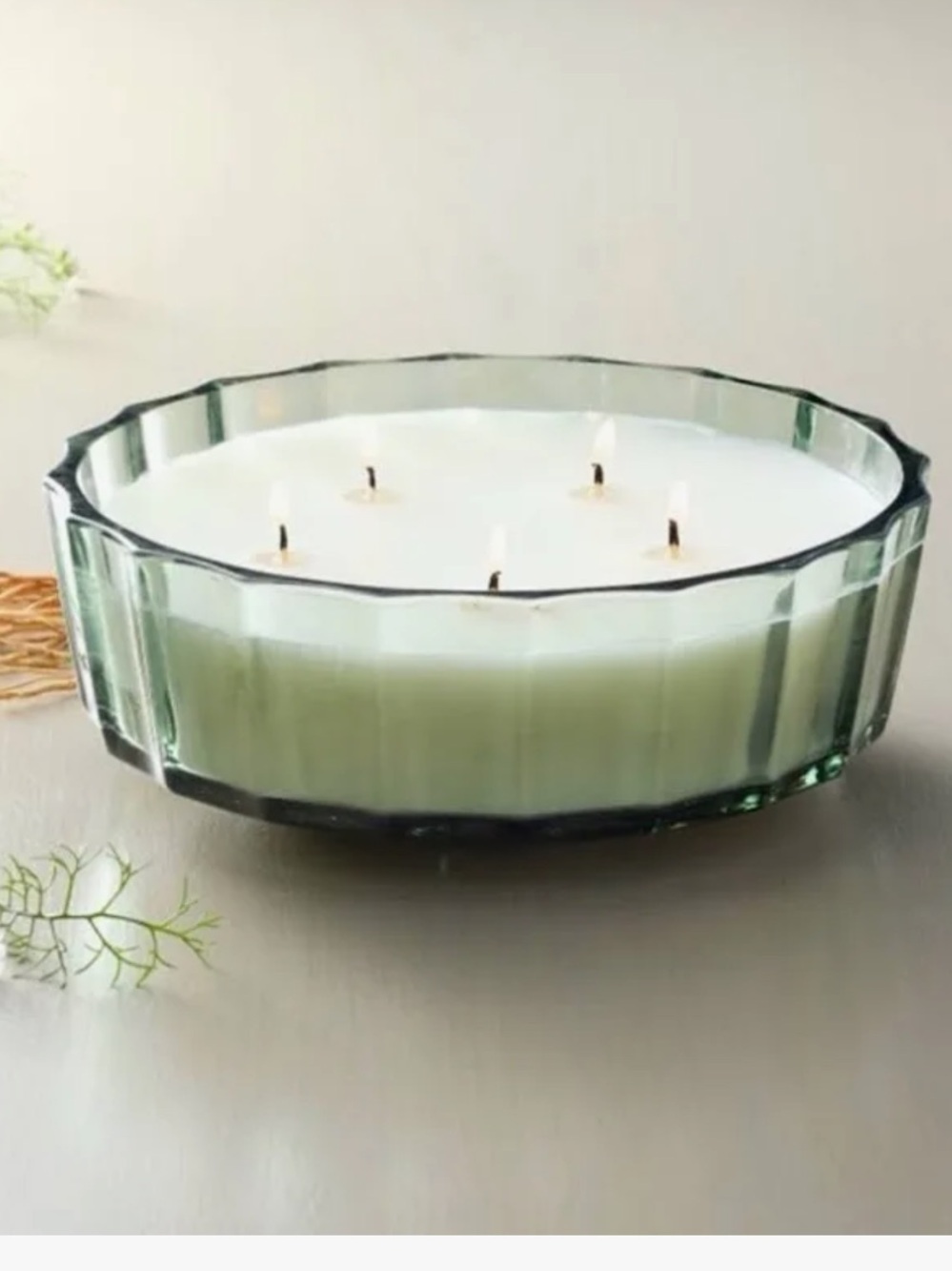 Hearth & Hand 5 Wick XL Colored Glass
Faceted Lemon & Cedar 32oz Heart & Hand